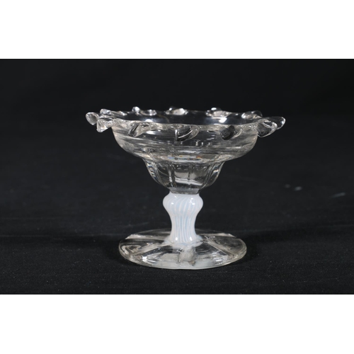 425 - 18th century glass sweetmeat dish, 7.2cm.