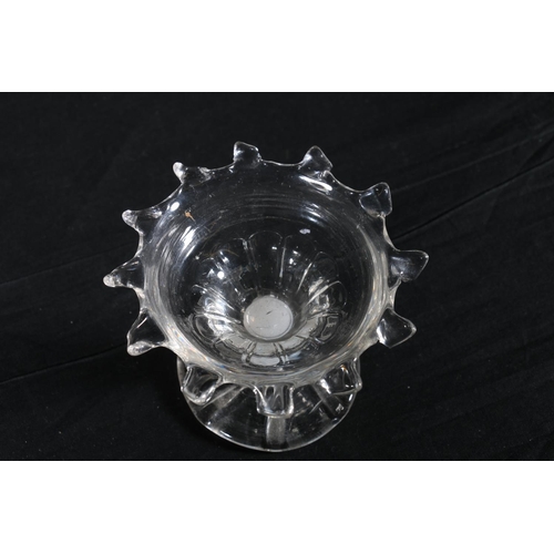 425 - 18th century glass sweetmeat dish, 7.2cm.