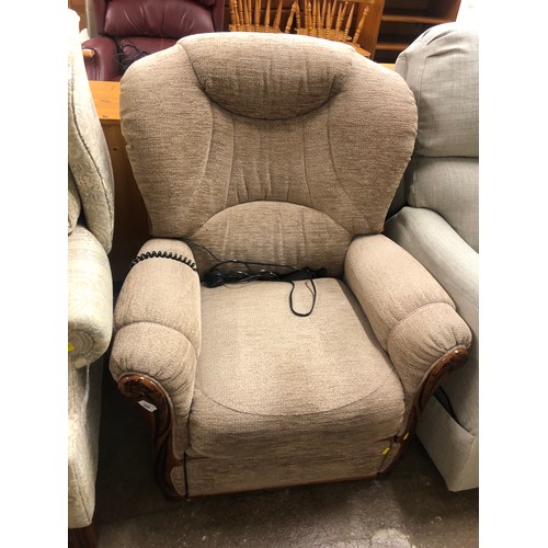 560 - Electric recliner armchair.