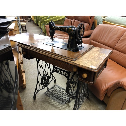 590 - Singer treadle sewing machine.