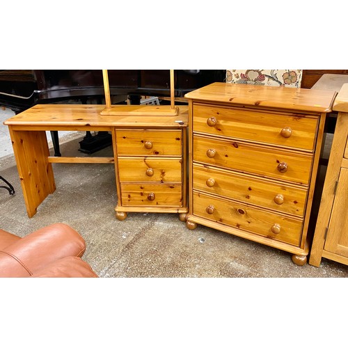 540 - Two piece pine bedroom suite comprising a dressing table and a four drawer chest of drawers.