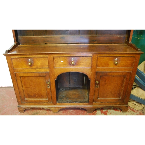 395 - George III style oak Welsh dresser, c. 19th century, the top section with open Delft racks and multi... 