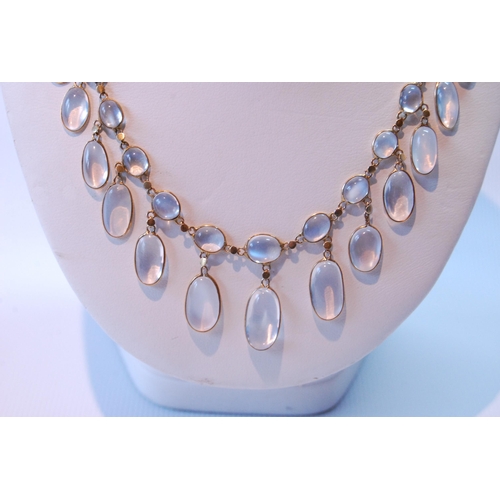 64 - Moonstone fringe necklace in 9ct gold.