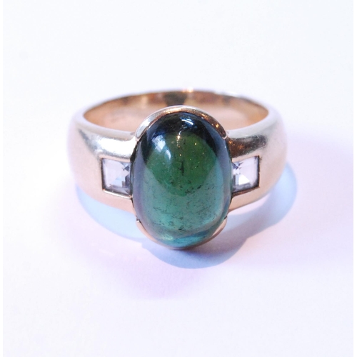 79 - Tourmaline ring with oval cabochon (uncertificated) flanked by two aquamarines, in gold, '585', size... 