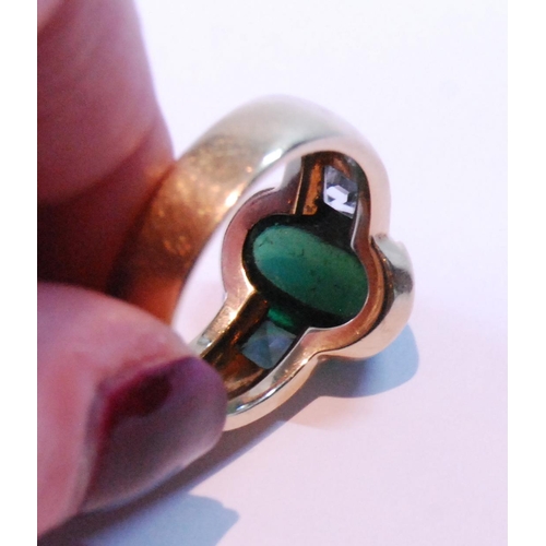 79 - Tourmaline ring with oval cabochon (uncertificated) flanked by two aquamarines, in gold, '585', size... 