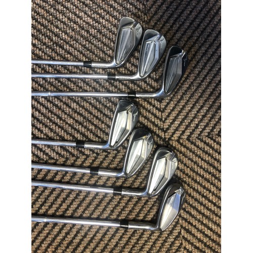 436 - Set of Mizuno JPX golf clubs.