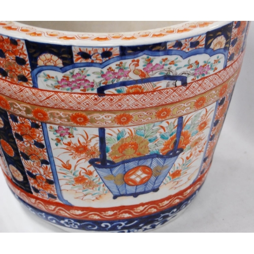 288 - Oriental jardinière in the Chinese style decorated with Imari, famille rose and Kangxi-style scrolls... 