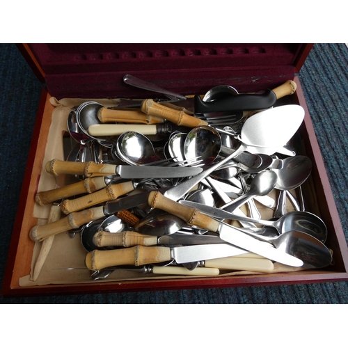 69 - Quantity of cutlery.