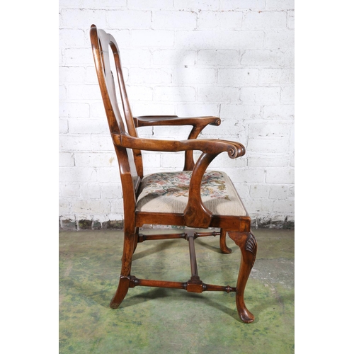 647 - Fine early 20th century walnut carver armchair, having shaped top rail, splat with scroll motifs, ou... 