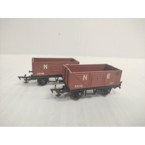 121 - Large collection of 00 gauge rolling stock comprising predominately of examples by Hornby, Tri-ang &... 