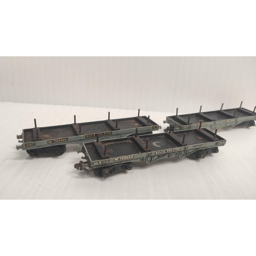 122 - Box of vintage 00 gauge Hornby Dublo rolling stock to include flatbed trucks, bogies & covered w... 