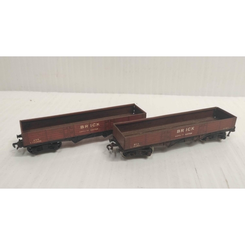 122 - Box of vintage 00 gauge Hornby Dublo rolling stock to include flatbed trucks, bogies & covered w... 