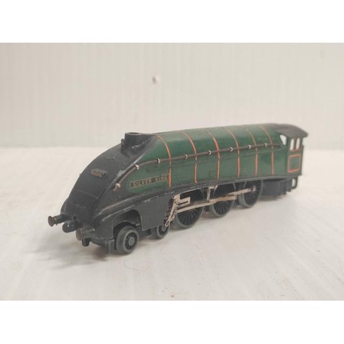 123 - Box of 00 gauge rolling stock, comprising of issues by Wrenn & Hornby to include Hornby Dublo 