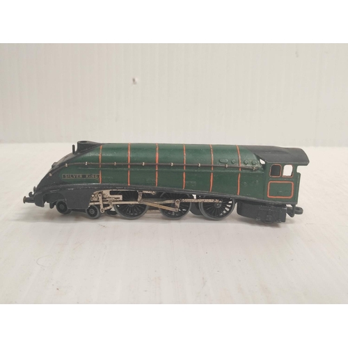 123 - Box of 00 gauge rolling stock, comprising of issues by Wrenn & Hornby to include Hornby Dublo 