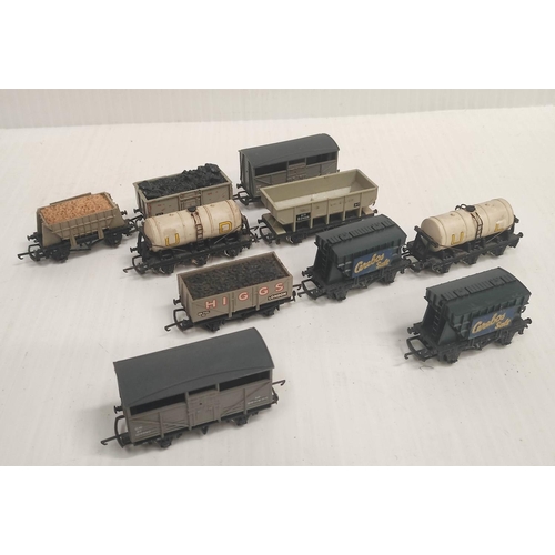 123 - Box of 00 gauge rolling stock, comprising of issues by Wrenn & Hornby to include Hornby Dublo 