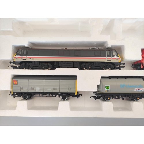 138 - Hornby. Two boxed 00 gauge train sets to include Midnight Freight R674 and Mainline Freight R692 (pa... 