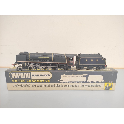 140 - Wrenn Railways. Two boxed 00 gauge locomotives with carriages comprising of a LNER Class 4-6-2 