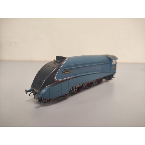 142 - Hornby 00 gauge LNER Class A4 'Falcon' locomotive and tender, R2779, boxed.