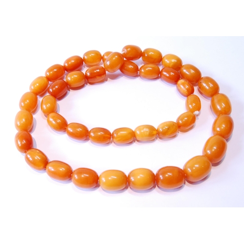 115 - Amber graduated bead necklace, 85g.