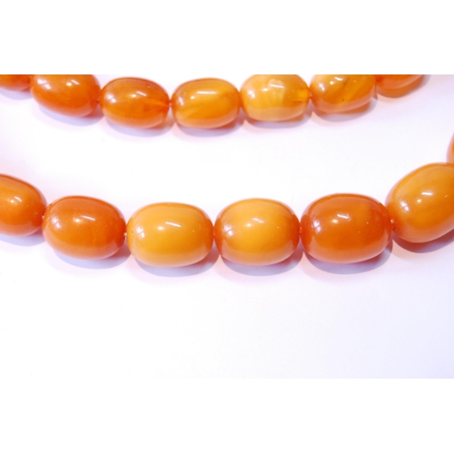 115 - Amber graduated bead necklace, 85g.