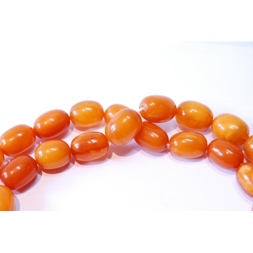 115 - Amber graduated bead necklace, 85g.