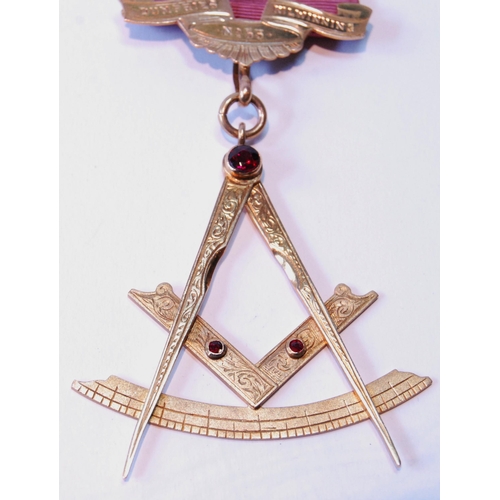 121 - 9ct gold Masonic jewel, Dumfries Kilwinning No. 53 Lodge, garnet-set with enamel badge, 20g gross.