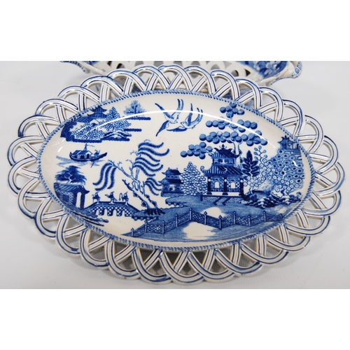 235 - Spode blue and white porcelain chestnut basket on stand, c. late 18th/early 19th century, with flora... 