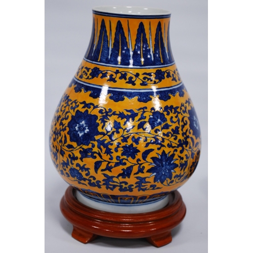 279 - Chinese crackle glaze vase in the Chien Lung (Qianlong Emperor) style with calligraphic script decor... 