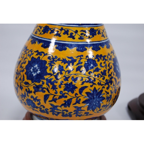 279 - Chinese crackle glaze vase in the Chien Lung (Qianlong Emperor) style with calligraphic script decor... 