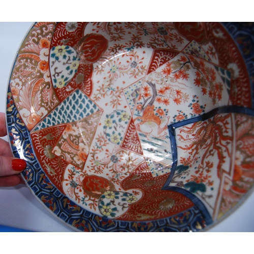 290 - Japanese Fukagawa-style porcelain bowl (20th century) decorated all over with Imari floral panels, f... 