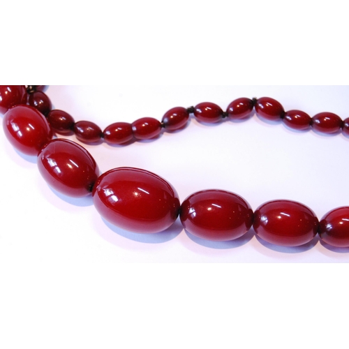 101 - Amber bead necklet, 75g.