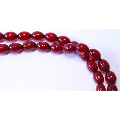 101 - Amber bead necklet, 75g.