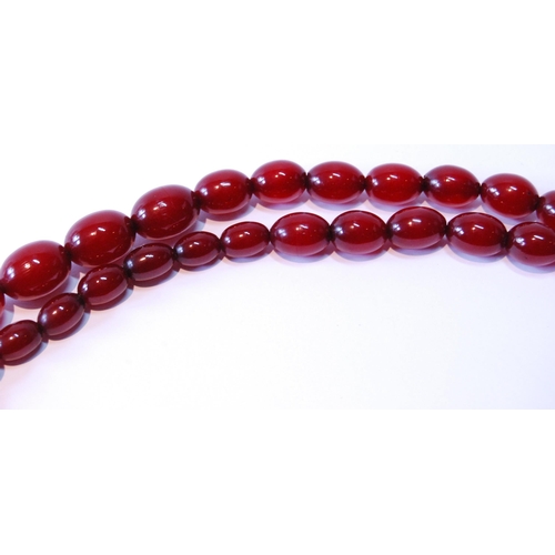 101 - Amber bead necklet, 75g.