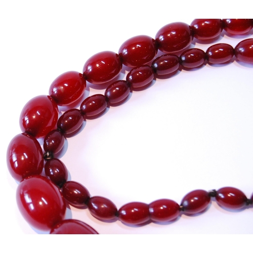 101 - Amber bead necklet, 75g.