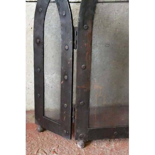 720 - Late 19th/early 20th century cast iron Gothic style triptych fireguard, 79 x 77cm.