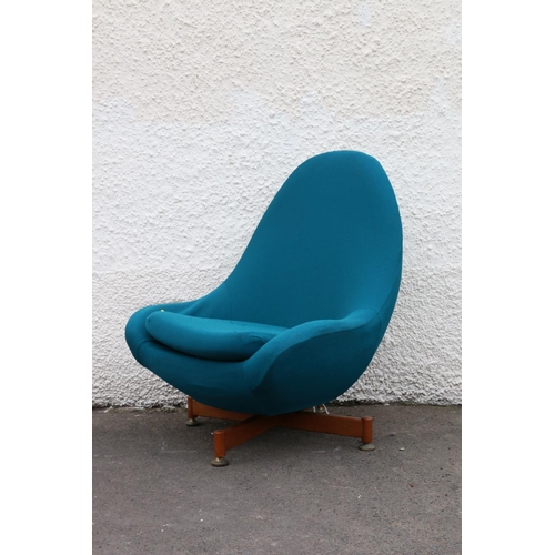 597 - Mid-century design swivel egg chair by Greaves & Thomas, upholstered in teal.