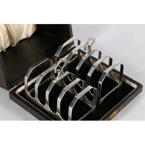 60 - Pair of silver five-bar toast racks by Viner's Ltd (Emile Viner), Sheffield 1938, 103g in fitted cas... 