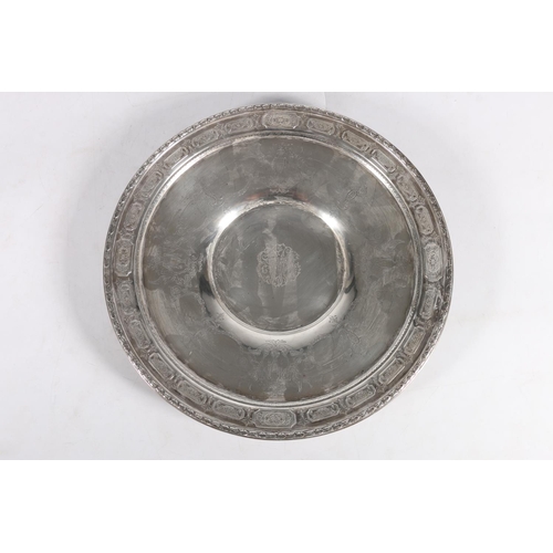 67A - Towle silver dish in Pompeian Adam pattern, 26cm diameter, 273g.