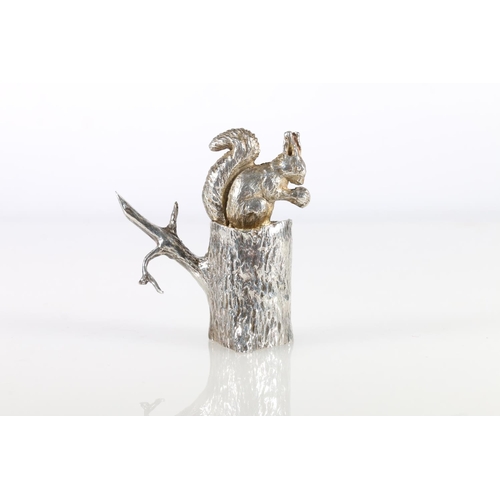 67G - Silver figure of a squirrel sitting on stump, hallmarked S M D Castings, London (likely) 1974, ... 