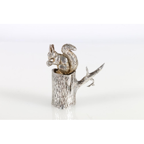 67G - Silver figure of a squirrel sitting on stump, hallmarked S M D Castings, London (likely) 1974, ... 