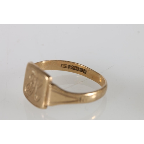 141 - 18ct gold wedding band ring with incised floral design, size O, 3.7g and a 9ct gold signet ring, siz... 