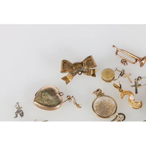 365A - Victorian, and later, yellow metal and gold plated jewellery to include a 9ct gold bar brooch set wi... 