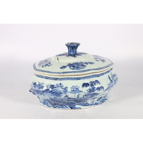 550A - Late 18th century Chinese porcelain large blue and white tureen and cover, 26 x 37 x 30cm.