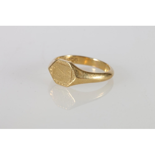 116 - Gents 18ct gold signet ring, 6.42g.