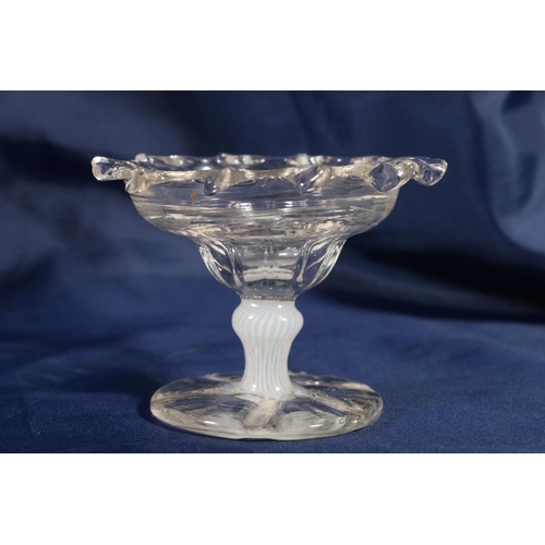 425 - 18th century glass sweetmeat dish, 7.2cm.