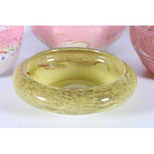 438 - Scottish art glass, a Strathearn mottled yellow swirl design shallow glass bowl, 17cm diameter, a Va... 