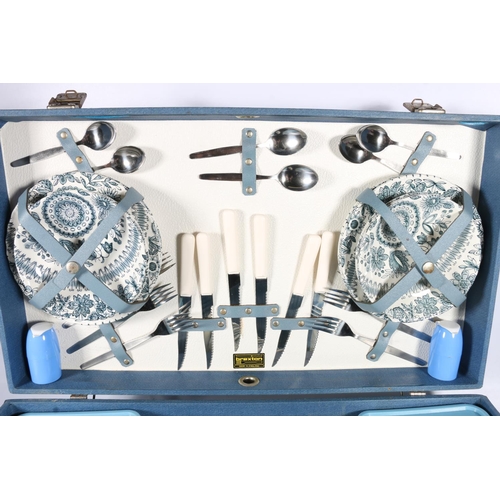 397 - Vintage Brexton picnic set in traveling case, 16 x 58 x 32cm.