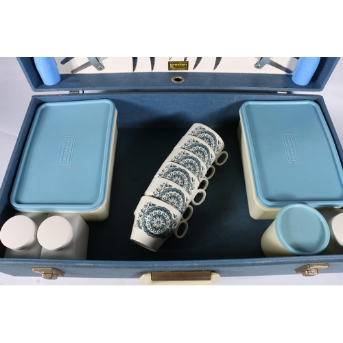 397 - Vintage Brexton picnic set in traveling case, 16 x 58 x 32cm.