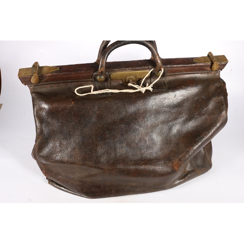 410 - Vintage leather Gladstone bag, 36 x 57 x 40cm