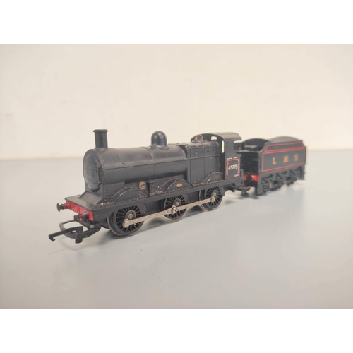 109 - Box of 00 gauge engines and components comprising of issues from Hornby, Triang etc to include Trian... 